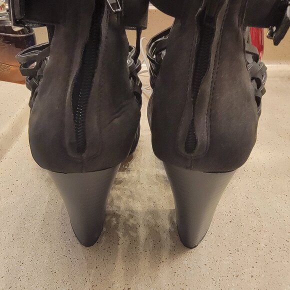 Black back-zip heeled boots - Picture 3 of 4